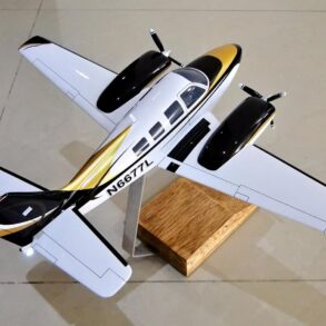 Model of Beechcraft Baron 58 (N6677L) with detailed craftsmanship.